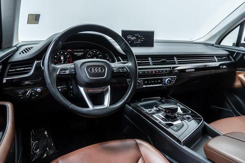 Glacier White Metallic 2019 Audi Q7 55 Prestige