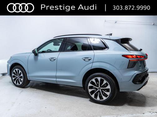 Arrow Gray Pearl Effect 2026 Audi Q3 TFSI quattro S tronic