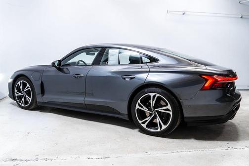 Daytona Gray Pearl 2023 Audi e-tron GT Prestige quattro