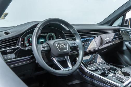 Glacier White Metallic 2025 Audi Q7 55 Premium Plus