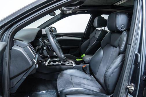 Daytona Gray Pearl Effect 2023 Audi Q5 e 55 S line Premium Plus