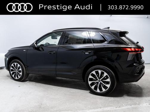 Mythos Black Metallic 2026 Audi Q3 TFSI quattro S tronic