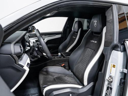 2024 Lamborghini Urus S