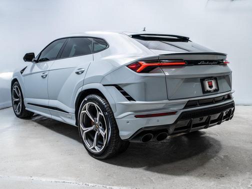 2024 Lamborghini Urus S