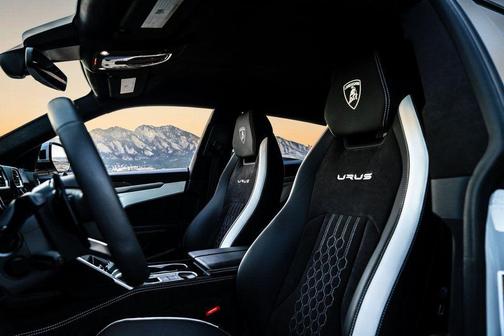 2024 Lamborghini Urus S