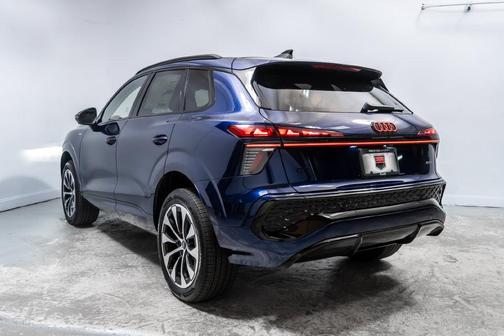 Navarra Blue Metallic 2026 Audi Q3 TFSI quattro S tronic