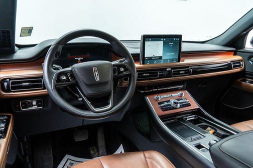 Pristine White Metallic Tri-Coat 2024 Lincoln Aviator Reserve AWD