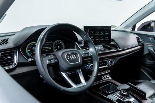 Mythos Black Metallic 2023 Audi Q5 e 55 S line Premium Plus