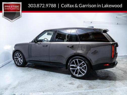 2025 Land Rover Range Rover P550e SE