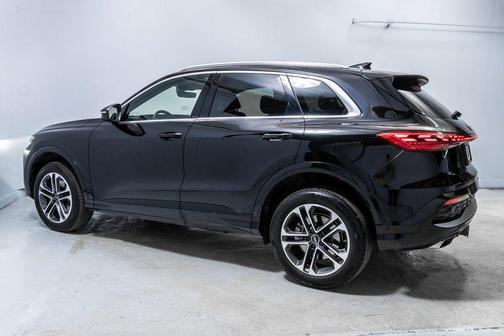 Mythos Black Metallic 2025 Audi Q5 Premium TFSI quattro S tronic