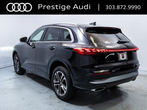 Mythos Black Metallic 2025 Audi Q5 Premium TFSI quattro S tronic