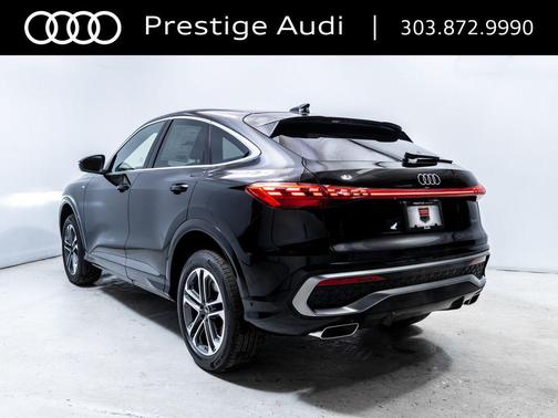 Mythos Black Metallic 2026 Audi Q5 Premium Plus TFSI quattro S tronic