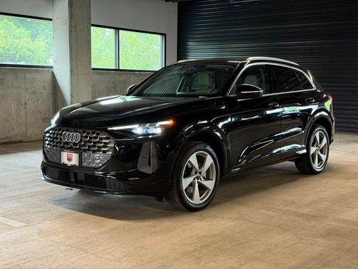 Mythos Black Metallic 2026 Audi Q5 Premium Plus TFSI quattro S tronic