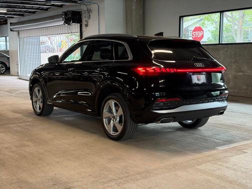 Mythos Black Metallic 2026 Audi Q5 Premium Plus TFSI quattro S tronic