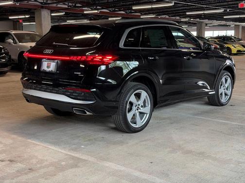 Mythos Black Metallic 2026 Audi Q5 Premium Plus TFSI quattro S tronic