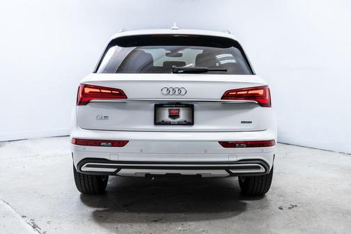 Ibis White 2023 Audi Q5 40 Premium