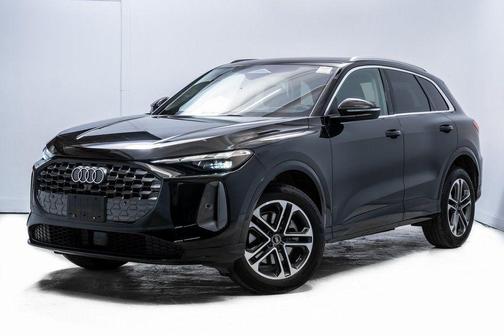 Mythos Black Metallic 2025 Audi Q5 Premium TFSI quattro S tronic