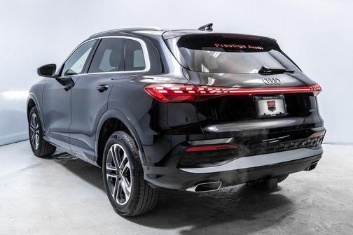Mythos Black Metallic 2025 Audi Q5 Premium TFSI quattro S tronic