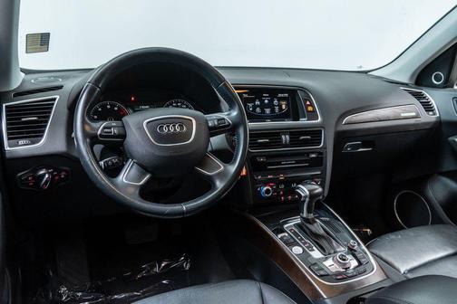 Daytona Gray Pearl Effect 2016 Audi Q5 2.0T Premium Plus