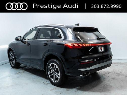 Mythos Black Metallic 2025 Audi Q5 Premium TFSI quattro S tronic