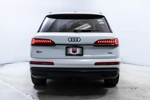 Glacier White Metallic 2023 Audi Q7 55 Premium Plus