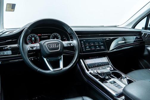 Glacier White Metallic 2023 Audi Q7 55 Premium Plus
