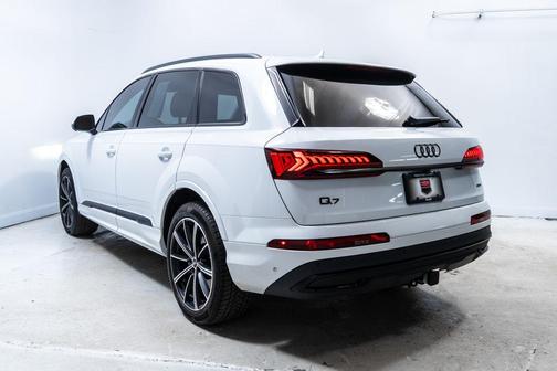 Glacier White Metallic 2023 Audi Q7 55 Premium Plus