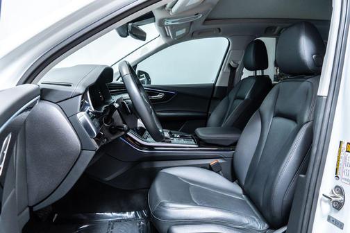 Glacier White Metallic 2023 Audi Q7 55 Premium Plus