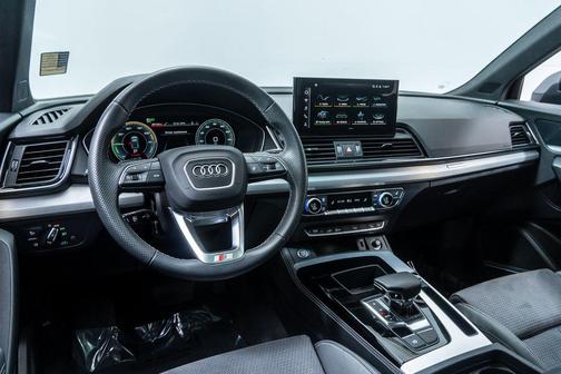 Daytona Gray Pearl Effect 2023 Audi Q5 e 55 S line Premium Plus