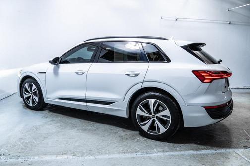 2024 Audi Q8 e-tron Premium