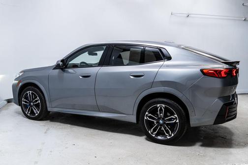 Skyscraper Grey Metallic 2025 BMW X2 xDrive28i
