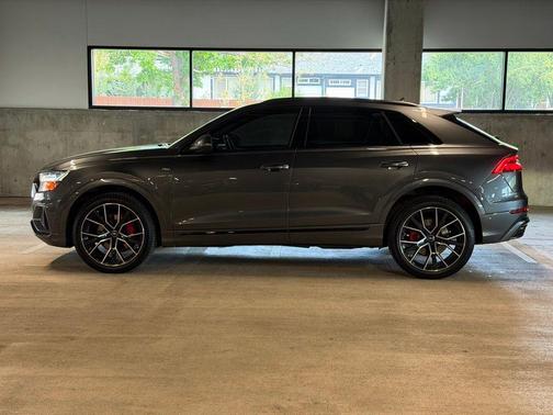 Daytona Gray Pearl Effect 2021 Audi Q8 55 Premium Plus