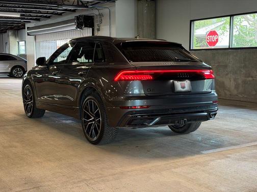 Daytona Gray Pearl Effect 2021 Audi Q8 55 Premium Plus