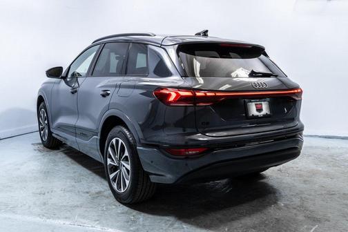2025 Audi Q6 e-tron Premium Plus quattro