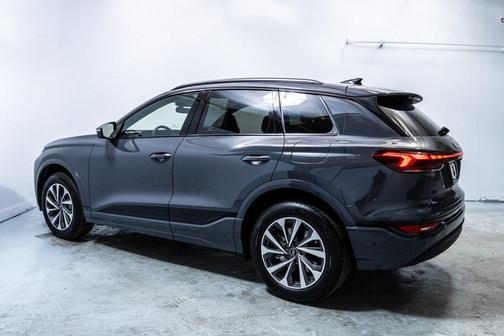 2025 Audi Q6 e-tron Premium Plus quattro