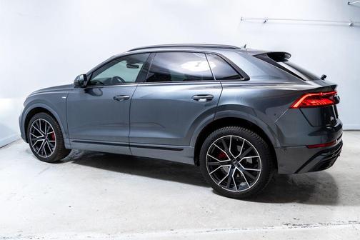 Daytona Gray Pearl Effect 2019 Audi Q8 3.0T Premium