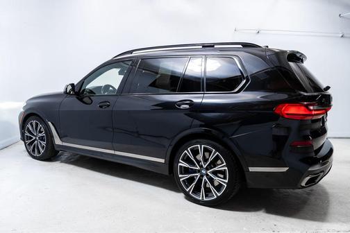 Black Sapphire Metallic 2022 BMW X7 M50i