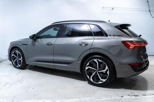Chronos Gray Metallic 2024 Audi Q8 e-tron Prestige