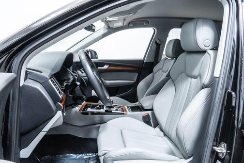 Mythos Black Metallic 2022 Audi Q5 e 55 S line Premium Plus