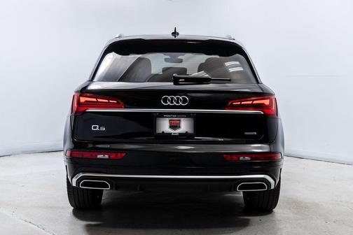 Mythos Black Metallic 2022 Audi Q5 e 55 S line Premium Plus