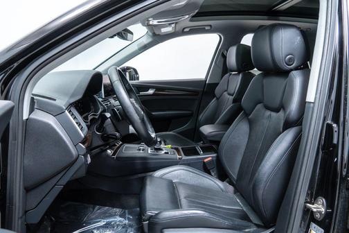 Mythos Black Metallic 2018 Audi Q5 2.0T Tech Premium