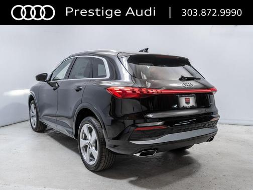 Mythos Black Metallic 2026 Audi Q5 Premium Plus TFSI quattro S tronic