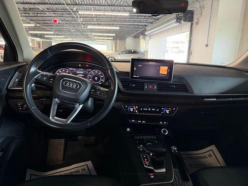 Manhattan Gray Metallic 2018 Audi Q5 2.0T