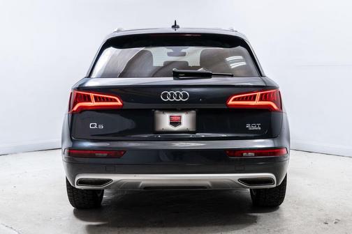 Manhattan Gray Metallic 2018 Audi Q5 2.0T