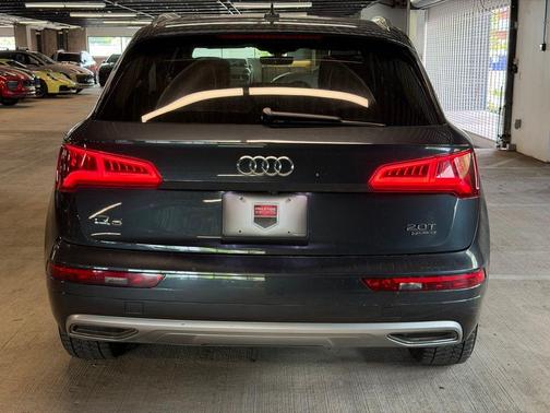 Manhattan Gray Metallic 2018 Audi Q5 2.0T