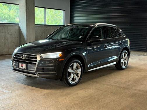 Manhattan Gray Metallic 2018 Audi Q5 2.0T