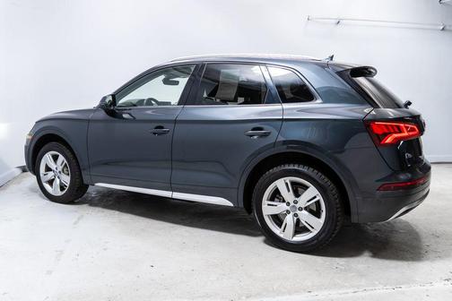 Manhattan Gray Metallic 2018 Audi Q5 2.0T