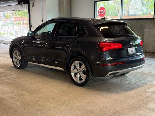 Manhattan Gray Metallic 2018 Audi Q5 2.0T