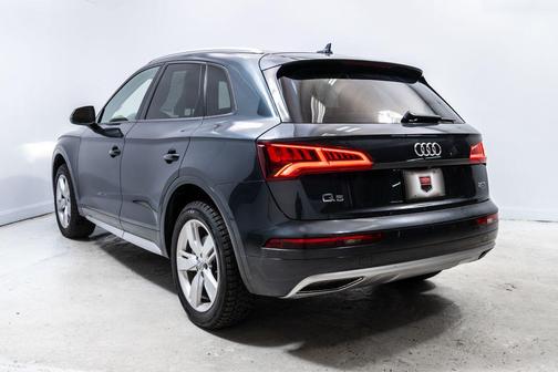 Manhattan Gray Metallic 2018 Audi Q5 2.0T