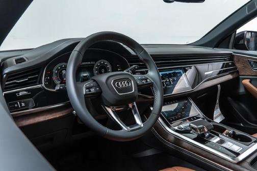 Mythos Black Metallic 2027 Audi Q8 55 Premium Plus